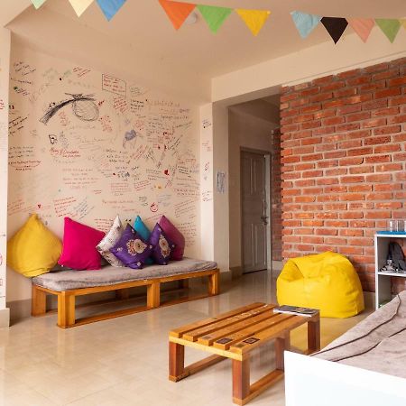 Tag Along Backpackers Hostel กังต็อก ภายนอก รูปภาพ
