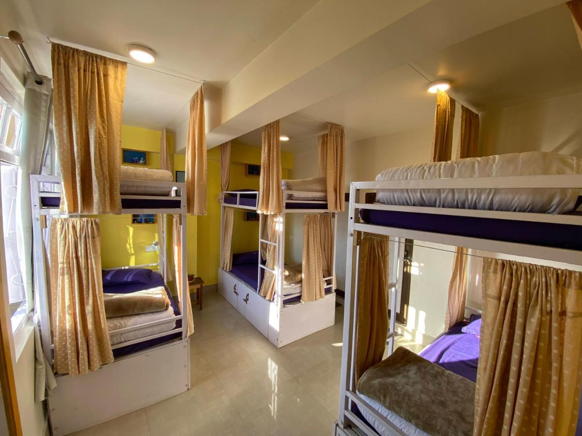 Tag Along Backpackers Hostel กังต็อก ภายนอก รูปภาพ