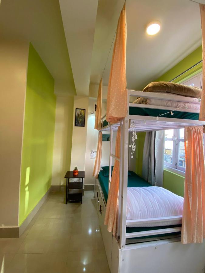 Tag Along Backpackers Hostel กังต็อก ภายนอก รูปภาพ