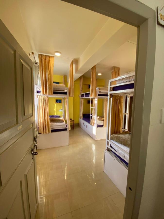 Tag Along Backpackers Hostel กังต็อก ภายนอก รูปภาพ