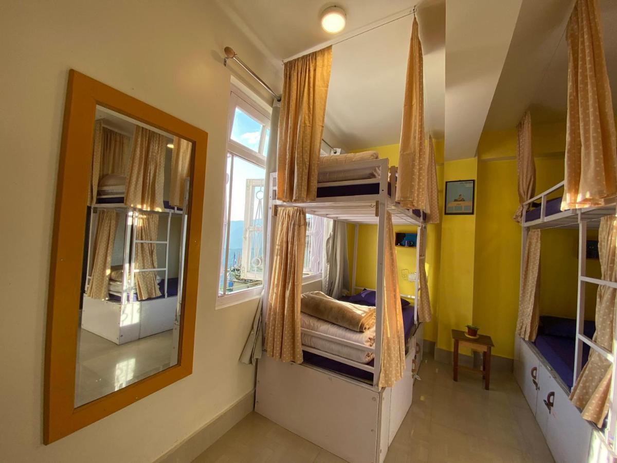 Tag Along Backpackers Hostel กังต็อก ภายนอก รูปภาพ