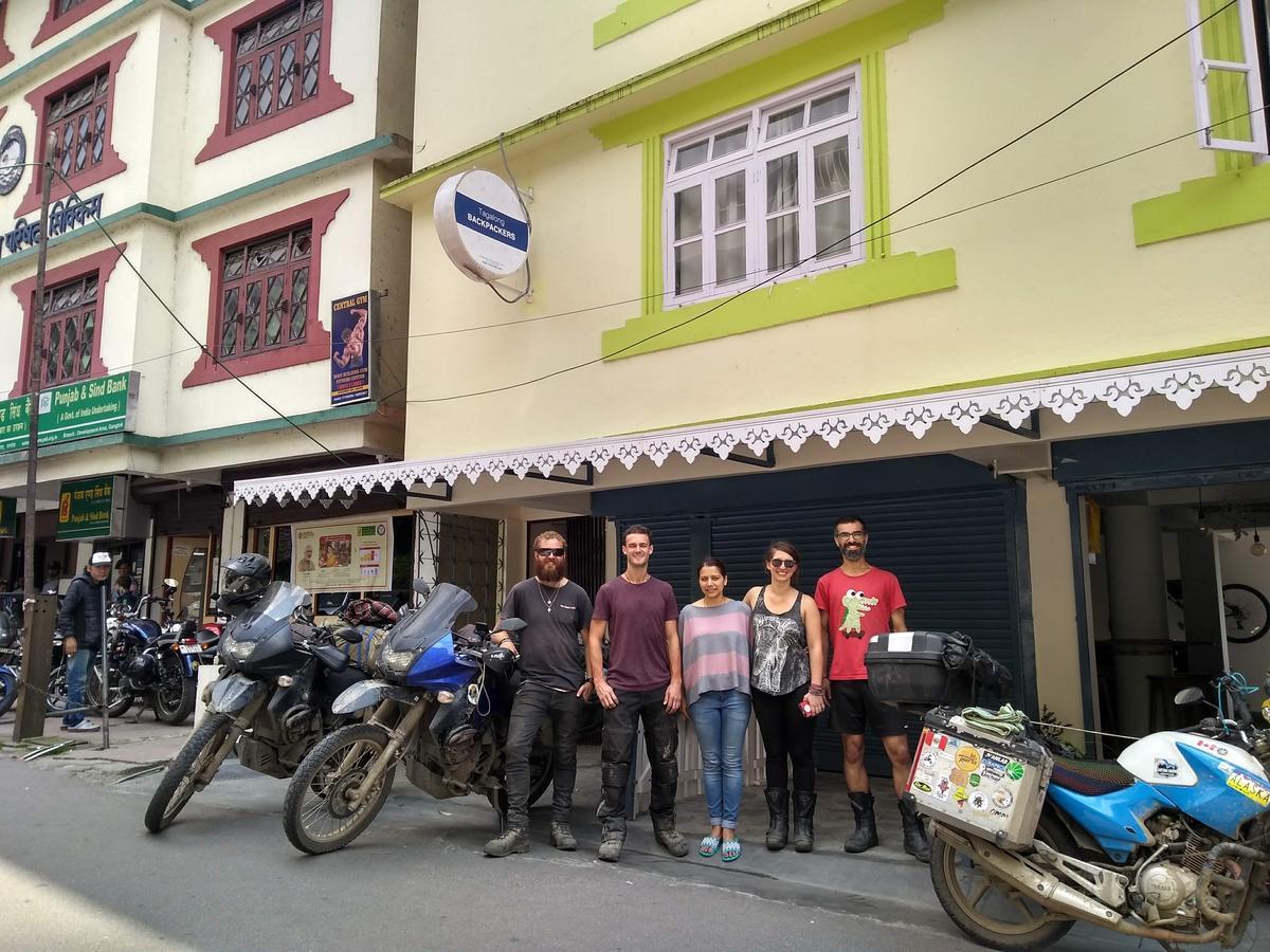 Tag Along Backpackers Hostel กังต็อก ภายนอก รูปภาพ
