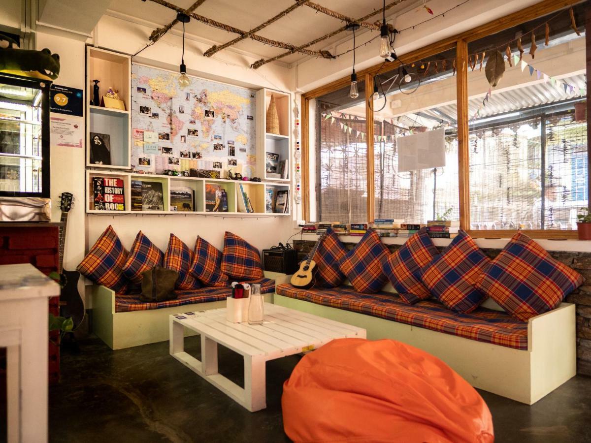 Tag Along Backpackers Hostel กังต็อก ภายนอก รูปภาพ