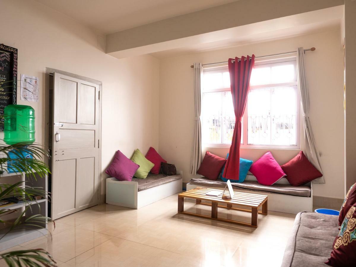 Tag Along Backpackers Hostel กังต็อก ภายนอก รูปภาพ